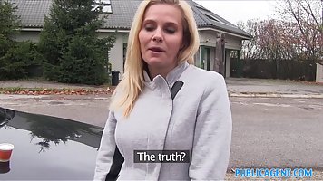 Блондинка ифом трахал в письку ее роговой порно агент в свою машину